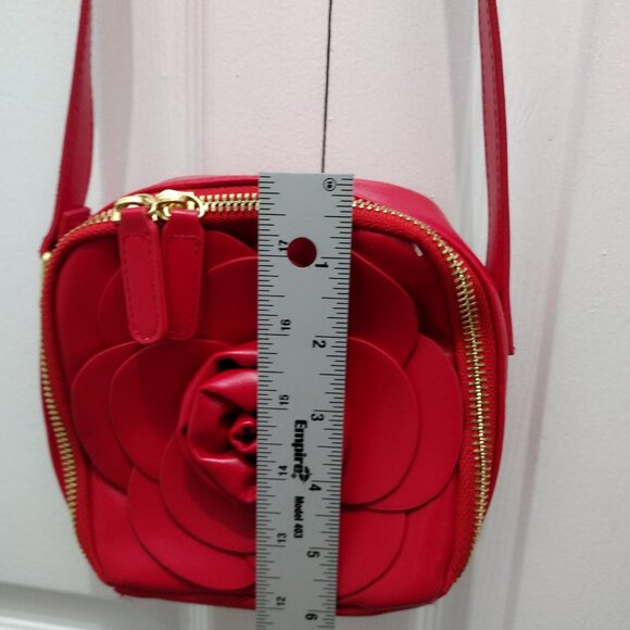 Disney iLY 4EVER Red Rose Crossbody Bag Faux Leather Floral Camera Bag - Picture 6 of 10